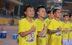 Quang Hải cùng các cầu thủ Hà Nội FC tri ân Hùng Dũng