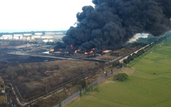 Clip: Sau vụ nổ, nhà máy lọc dầu ở Indonesia tiếp tục bốc cháy dữ dội