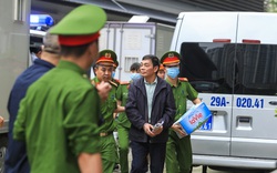 Ông Mai Văn Tinh cùng 18 bị cáo đến hầu toà vụ đại án tại Công ty Gang thép Thái Nguyên