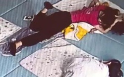 Trung Quốc: Bé trai 2 tuổi bị cô giáo cưỡng hôn trong giờ ngủ trưa, mặt lộ rõ vết cắn