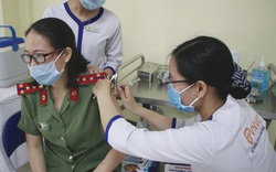 Tiêm chủng vắc xin Covid-19 cho 220 cán bộ, chiến sĩ công an ở Đà Nẵng