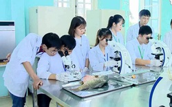 Học nghề bác sỹ chữa bệnh cho tôm, cá, vừa ra trường đã có ngay 40 doanh nghiệp săn đón