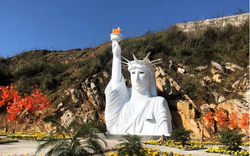 Tượng Nữ thần tự do "phiên bản lỗi" ở Sa Pa khiến cư dân mạng cười nghiêng ngả