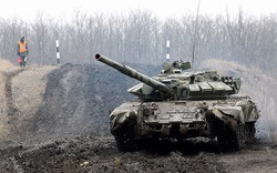 Nga đưa quân đến sát sườn Ukraine, phương Tây ngồi trên đống lửa