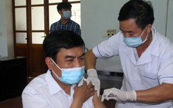 Nghệ An: Tiêm vaccine phòng Covid-19 đầu tiên tại huyện miền núi nơi có 3 ca nhập cảnh dương tính

