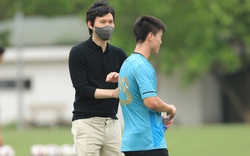 Vừa ngồi "ghế nóng" Hà Nội FC, HLV Hàn Quốc đã bị "tấn công"