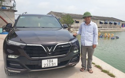 Nam Định: Sau một năm nuôi lợn trúng đậm, có một ông nông dân bỏ tiền tỷ mua ô tô Vinfast Lux SA