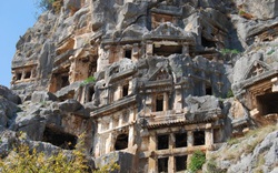 Thổ Nhĩ Kỳ: Kỳ bí với hai nghĩa địa mộ đá cổ độc lạ
