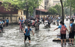 Bắc Ninh: Bị cấm xả thải ra sông Ngũ Huyện Khê, làng giấy Phong Khê xả thẳng vào... trường học