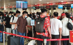Dự kiến 100.000 người đến sân bay Tân Sơn Nhất mỗi ngày dịp lễ 30/4-1/5, ứng phó ùn tắc thế nào?