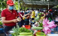 Thôn nữ rủ nhau thi tài nấu lẩu mắm U Minh thơm lừng - đặc sản đãi khách quý ở Cà Mau