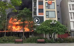 Clip: Lại cháy lớn tại quán lẩu ếch ở Hà Nội, khách hàng hoảng hốt bỏ chạy
