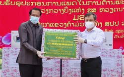 Video: Quảng Bình hỗ trợ 2 tỷ thiết bị phòng, chống dịch Covid-19 cho tỉnh Khăm Muộn (Lào)