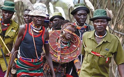 Lạ lùng bộ lạc Latuka với phong tục cưới vừa 'trộm" vừa phải chịu đòn đau của chú rể