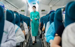 Vietnam Airlines thực hiện chuyến bay đầu tiên từ TP.HCM đi Hà Nội sau dịch