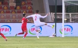 VAR đã đúng trong tình huống Duy Mạnh "vung tay vào mặt" cầu thủ Oman?