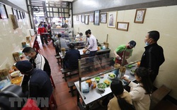 Hà Nội mở lại nhà hàng, dịch vụ ăn uống tại chỗ từ 6 giờ ngày 14/10