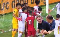 "Phù thủy trắng" Philippe Troussier giải mã phạt góc "'ruồi bu" của Oman