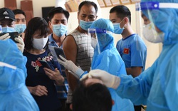 Sau vụ chi tiền cho cò để tiêm vaccine "thần tốc": Hà Nội cấm cán bộ thu tiền, nhận "bồi dưỡng"