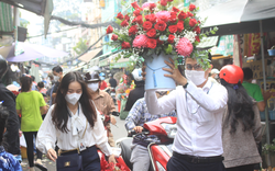 ẢNH: Chợ hoa lớn nhất Sài Gòn tấp nập quý ông ngày Phụ nữ Việt Nam 