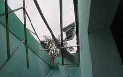 Đà Nẵng: Lốc xoáy bất ngờ, nhiều nhà dân bị tốc mái 