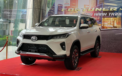 Toyota Fortuner và loạt SUV giảm giá sâu đón đầu chính sách giảm 50% lệ phí trước bạ