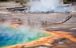 Mỹ: Bất chấp Covid, Vườn Quốc gia Yellowstone vẫn lập kỷ lục đón 1 triệu khách du lịch/tháng