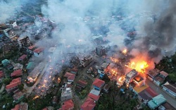 Cuộc pháo kích của quân đội Myanmar khiến 160 ngôi nhà bốc cháy