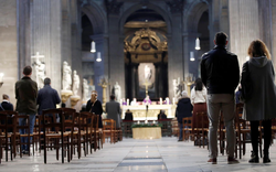 Pháp phát hiện chấn động về hàng nghìn kẻ ấu dâm hoạt động trong nhà thờ