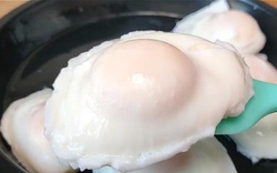Luộc trứng đừng cho thẳng vào nồi, làm cách này trứng tròn trịa, mềm mịn