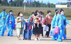 TT-Huế: Đón 231 công dân gồm phụ nữ mang thai và người thân đi kèm về từ TP.HCM bằng máy bay