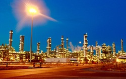 Giá dầu thế giới tăng mạnh - Cổ phiếu ngành dầu khí trong nước sẽ hưởng lợi lớn