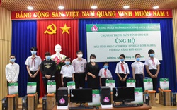 Đà Nẵng: NHCSXH trao tặng 15 máy tính cho học sinh có hoàn cảnh khó khăn