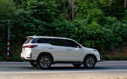 Giá lăn bánh Toyota Fortuner 2022 mới nâng cấp sau khi tăng giá niêm yết