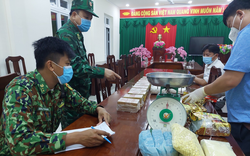 Kiểm tra xe chở xoài, phát hiện 24kg ma túy từ Campuchia vào Việt Nam