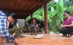 Nghệ An: Bản dân tộc Thái giữa núi rừng Pù Mát chẻ nan đan những món đồ truyền thống bán sang tận châu Âu