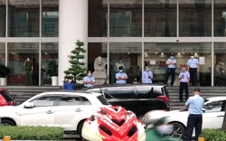 Không được đón tiếp, CEO Nguyễn Phương Hằng rời đi ngay sau khi đến trụ sở báo Sài Gòn Giải Phóng
