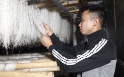 Bỏ bán mỹ phẩm, trai làng tỉnh Thái Nguyên ngày đêm "luyện bột" vắt ra thứ sợi trắng mà từ quê ra phố đều ăn