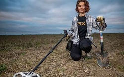 Cô bé 13 tuổi khiến các nhà khảo cổ học choáng váng bởi sự may mắn đến kỳ lạ của mình
