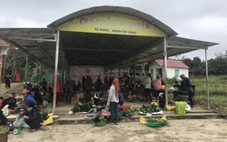 Quảng Nam: Nông dân miền núi mang 100 mặt hàng nông sản bán giá “siêu rẻ”, đồng giá 5 nghìn đồng