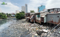 Kinh hoàng cảnh sinh sống bên cạnh con kênh đầy ứ rác thải sinh hoạt
