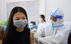 Những trẻ từ 12-17 tuổi đầu tiên ở Cà Mau được tiêm vaccine phòng Covid-19