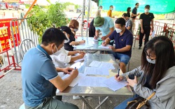 Hải Phòng, Quảng Ninh: Người dân quét bằng PC-Covid, chỉ mất 5 phút qua các chốt kiểm soát Covid-19