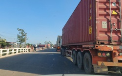Hàng nghìn xe container ùn ứ tại Móng Cái: Chưa có biện pháp tháo gỡ triệt để