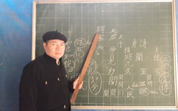 Thái Nguyên:  Ông thầy cúng bảo tồn nghi lễ dân tộc Dao, mở lớp dạy chữ Nôm-Dao 