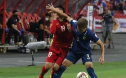 "Đi đường quyền" với Quang Hải, cầu thủ Thái Lan nhận giải… năng nổ