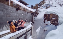 Hình ảnh tuyết rơi phủ trắng trên đỉnh Fanxipan, nhiệt độ khoảng 1 độ C