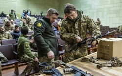 Ukraine ráo riết đào tạo 'đội quân du kích' cho xung đột quân sự với Nga