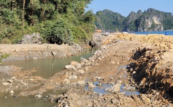 Loạt công trình trái phép bên đường bao biển Hạ Long – Cẩm Phả: Có "làm ngơ" cho việc san gạt đất trái phép?