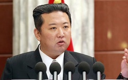 Kim Jong-un xuất hiện với diện mạo gây bất ngờ